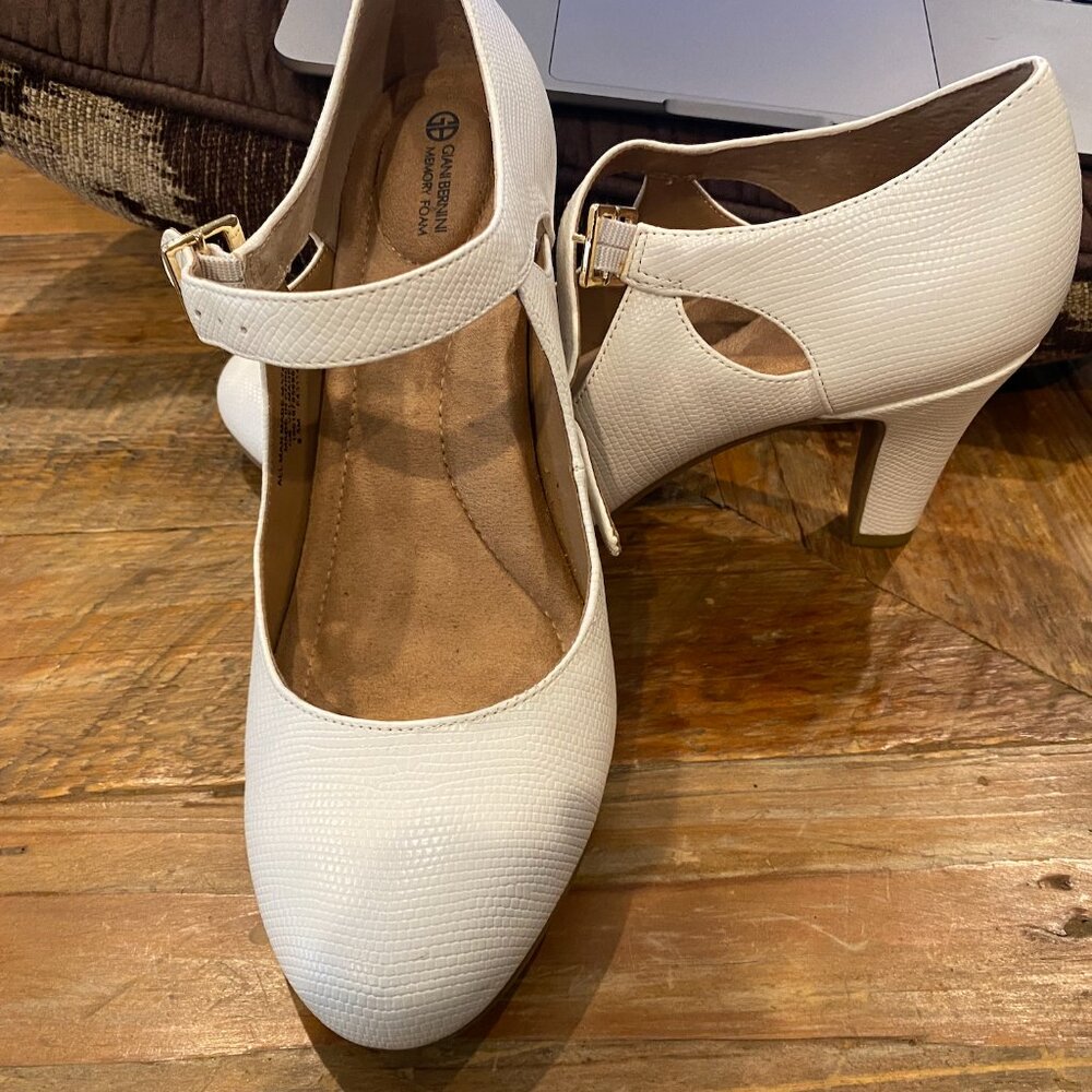 Giani Bernini Velmah Mary Jane Pumps, sz 8.5, white lizard (cream), 3 inch heel